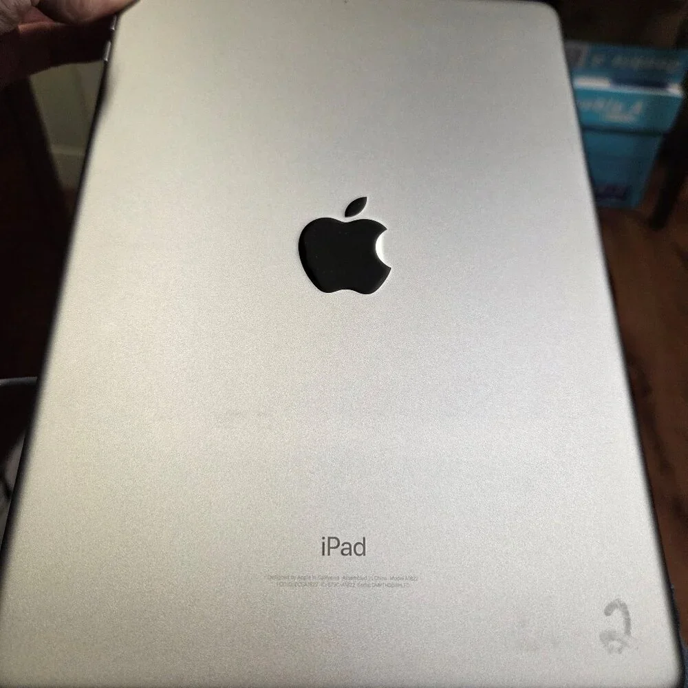 Apple 128GB iPad 5th Generation 2017 Tablet